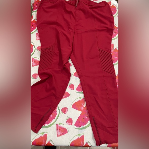 Jaanuu scrub set in garnet scrub top AND bottoms - Picture 6 of 7